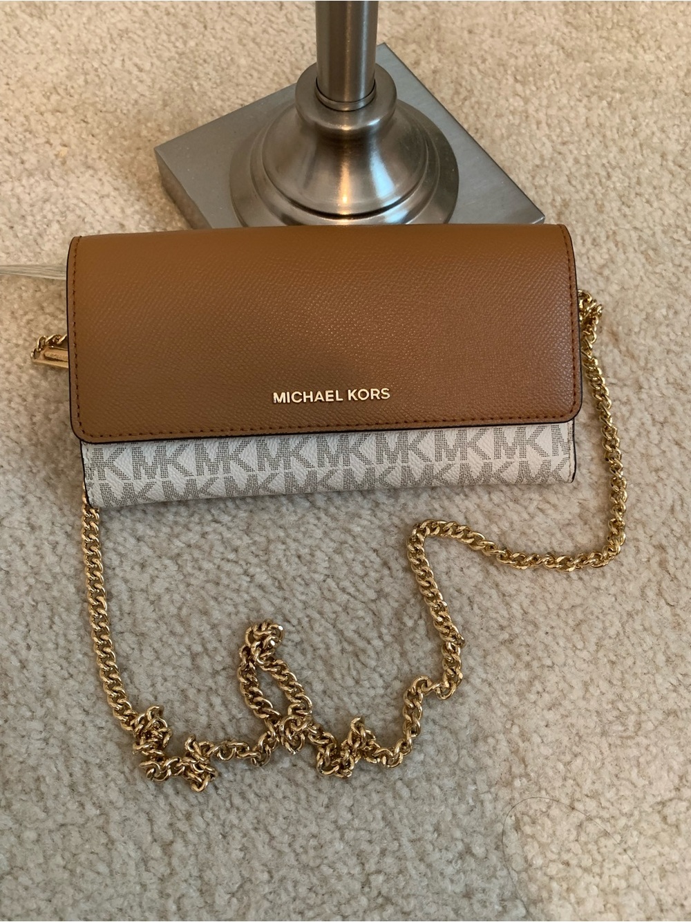 MICHAEL KORS Tan and Cream Signature Crossbody Wallet with Gold Chain